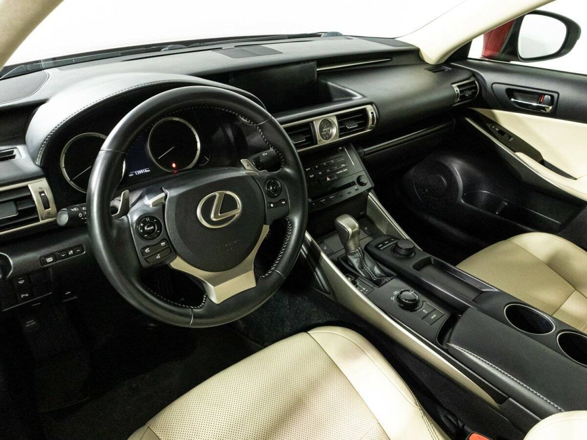 Lexus IS с пробегом — 2014 год. Фото: #10