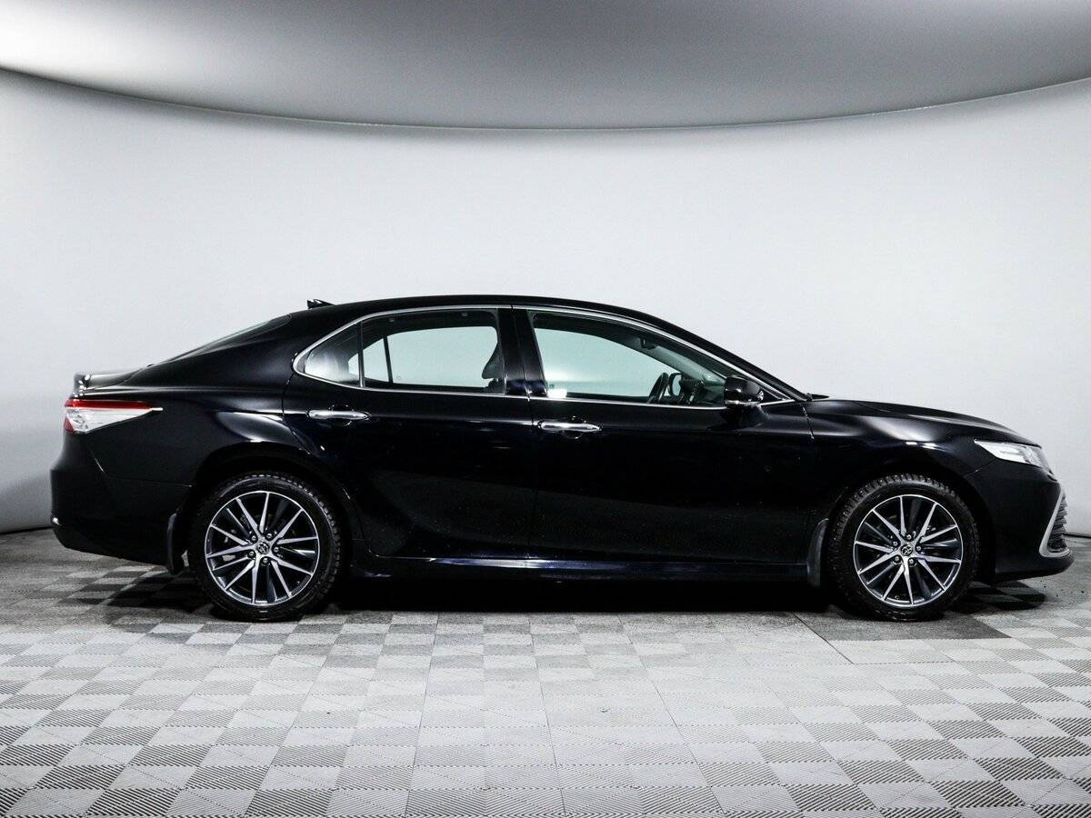 Toyota Camry с пробегом — 2021 год. Фото: #2