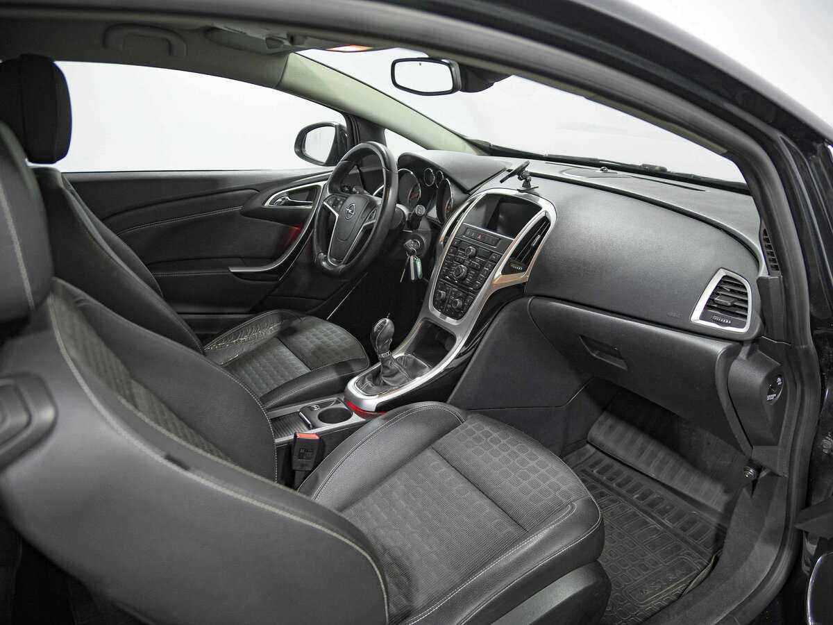 Opel Astra с пробегом — 2012 год. Фото: #13