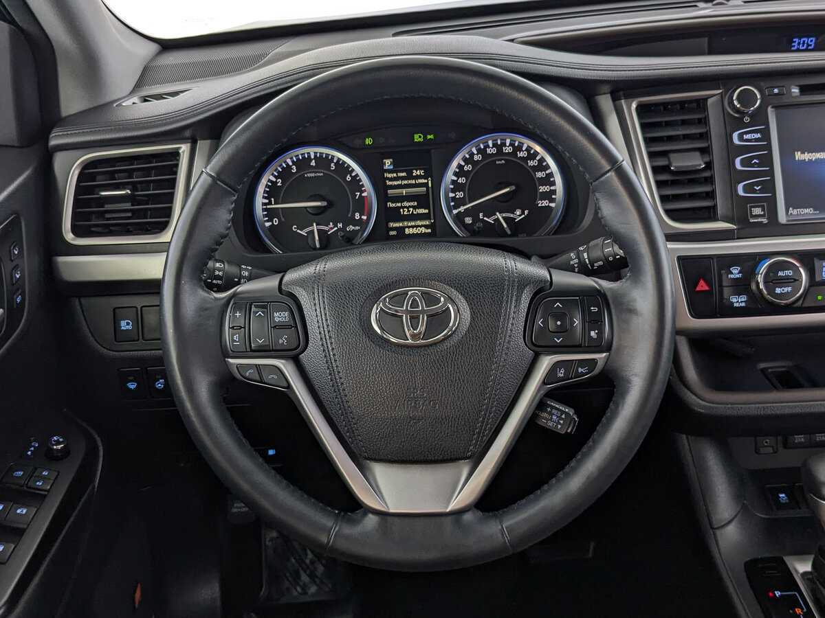 Toyota Highlander с пробегом — 2017 год. Фото: #17