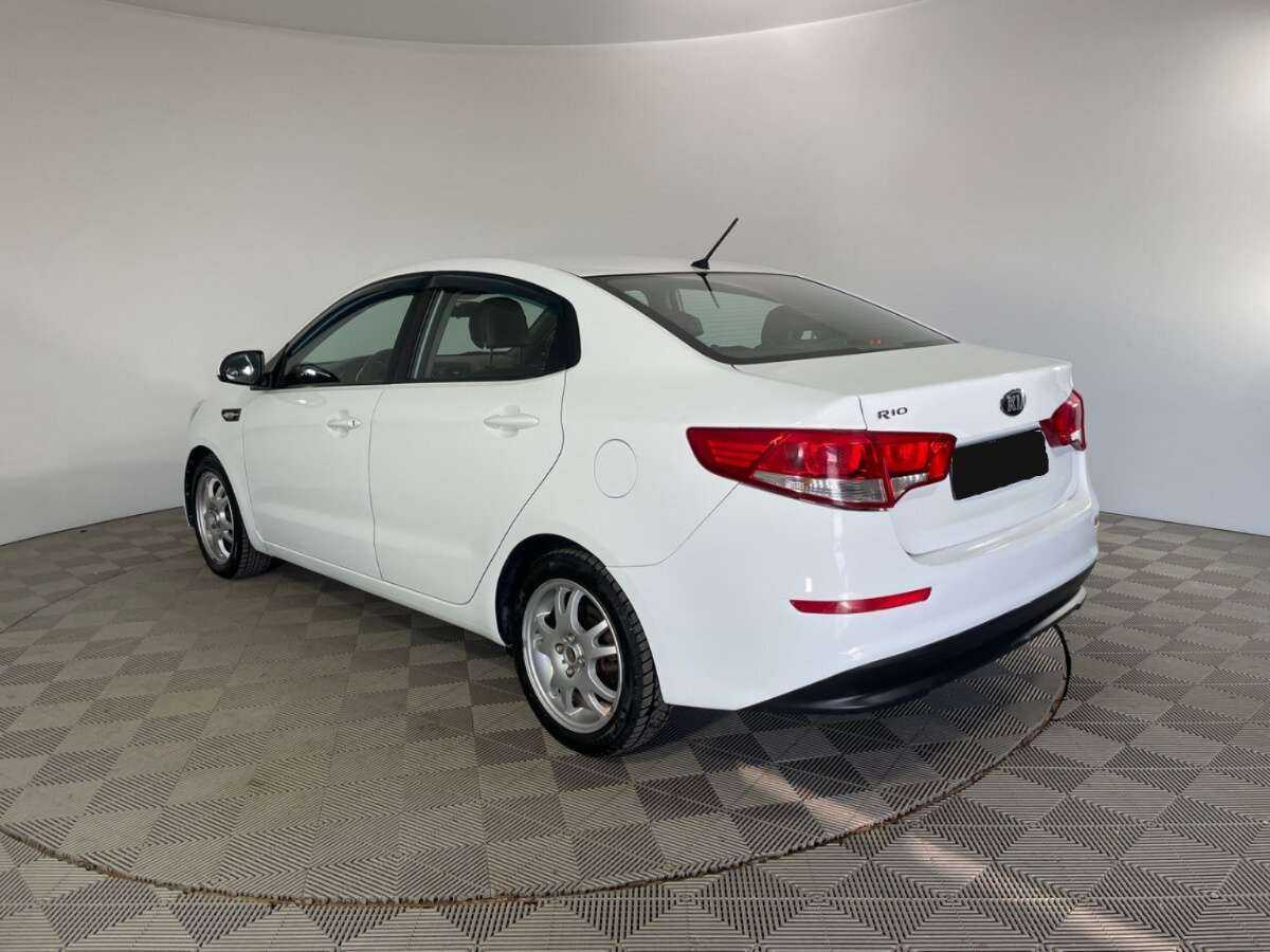 Kia Rio с пробегом — 2015 год. Фото: #5
