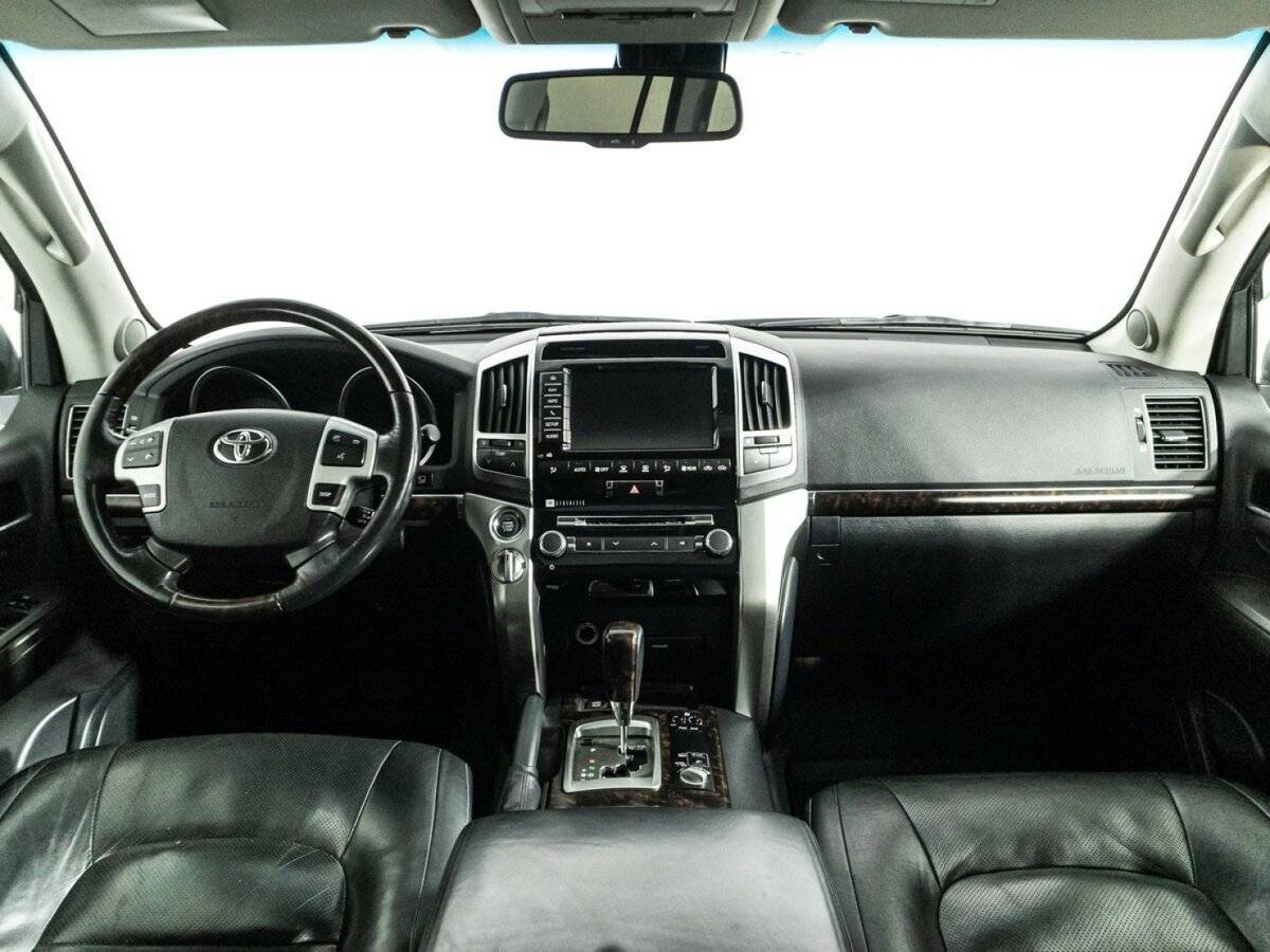 Toyota Land Cruiser с пробегом — 2015 год. Фото: #10