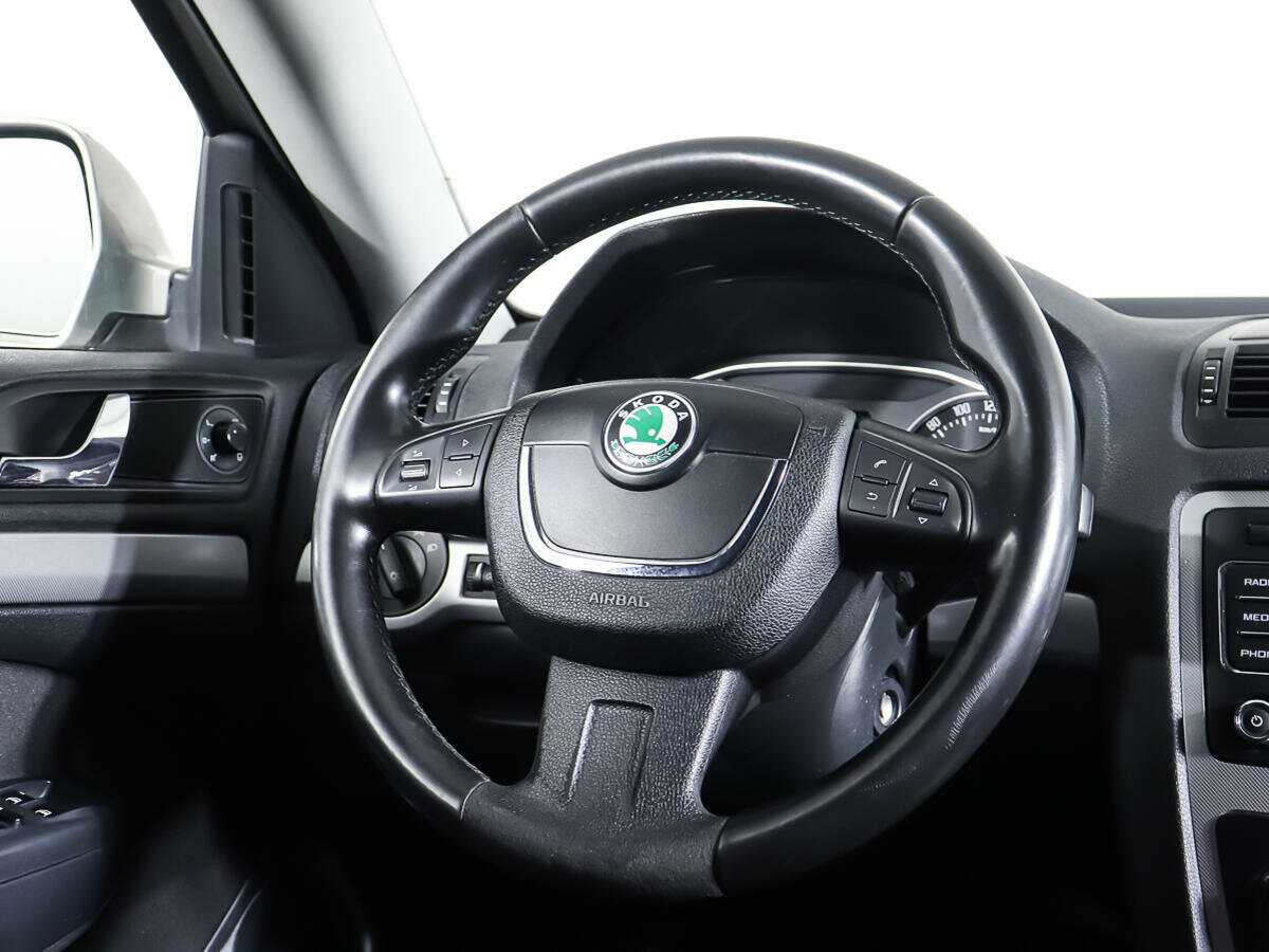 Skoda Octavia с пробегом — 2011 год. Фото: #16