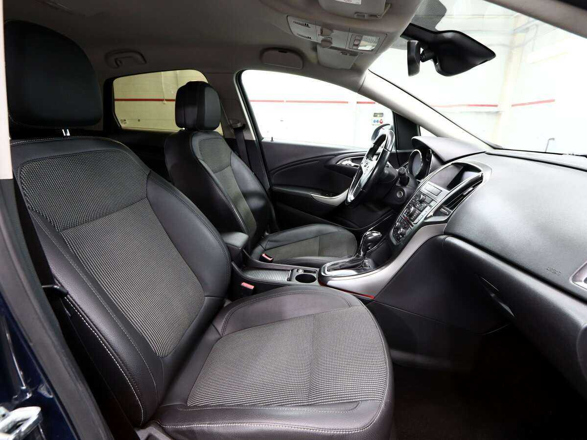 Opel Astra с пробегом — 2011 год. Фото: #8