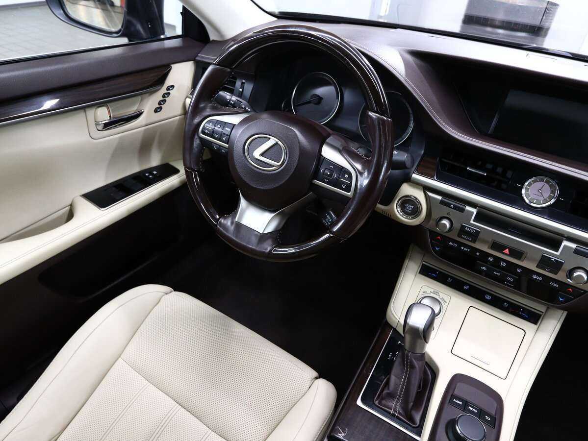 Lexus ES с пробегом — 2016 год. Фото: #20