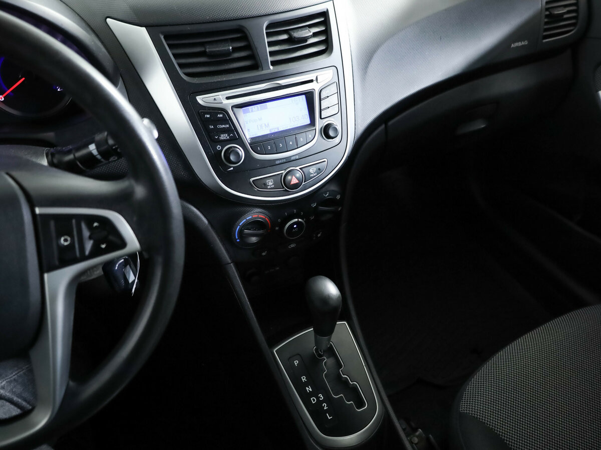 Hyundai Solaris с пробегом — 2013 год. Фото: #18