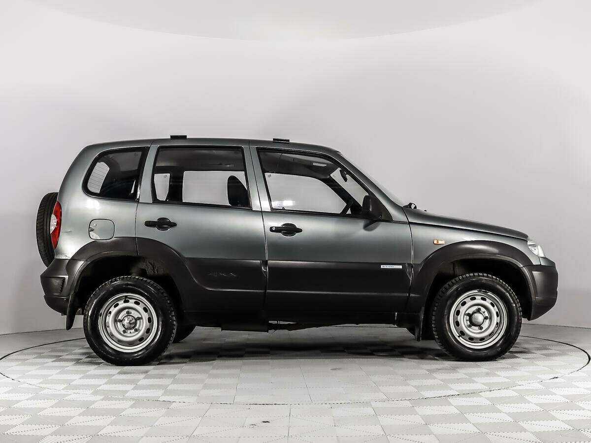 Chevrolet Niva с пробегом — 2011 год. Фото: #3