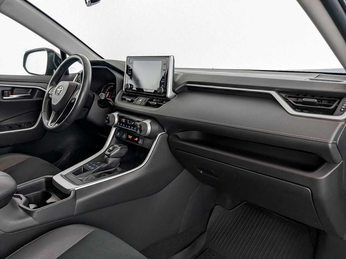 Toyota RAV4 с пробегом — 2021 год. Фото: #8