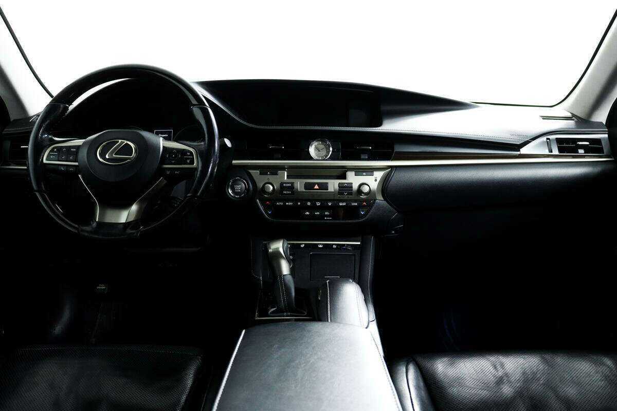 Lexus ES с пробегом — 2016 год. Фото: #10