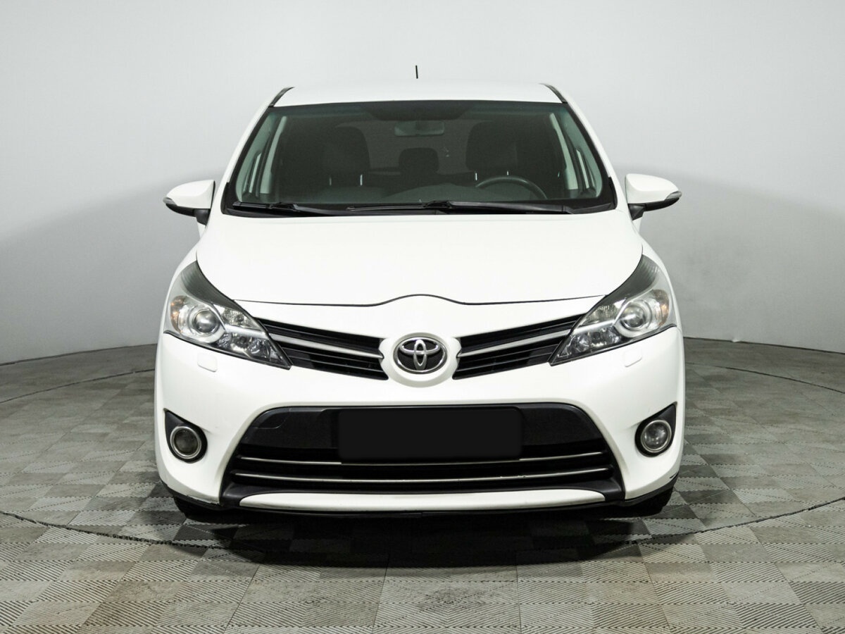 Toyota Verso с пробегом — 2013 год. Фото: #1