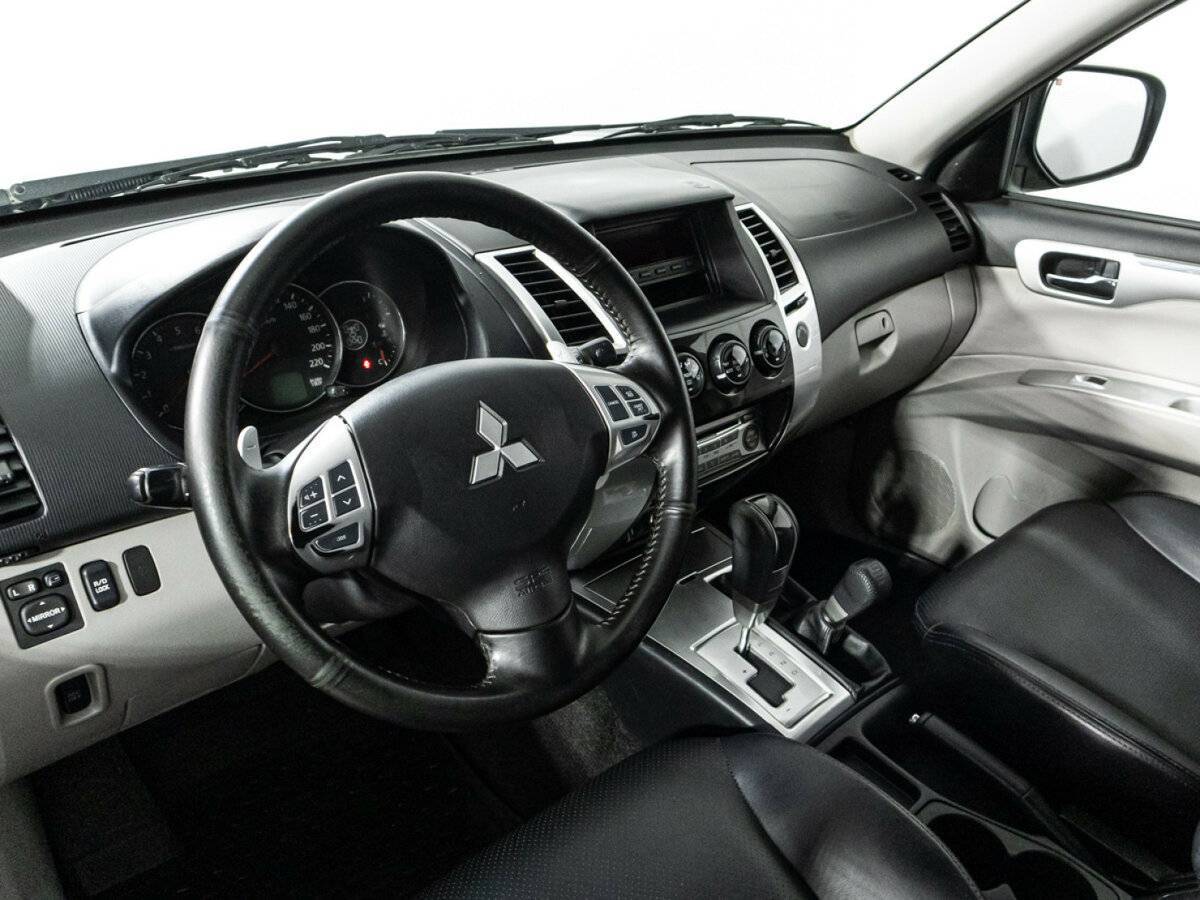 Mitsubishi Pajero Sport с пробегом — 2011 год. Фото: #10