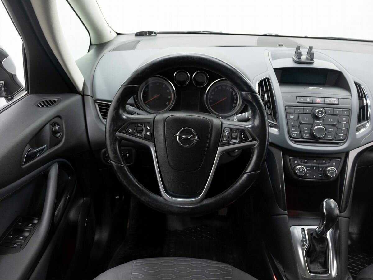 Opel Zafira с пробегом — 2013 год. Фото: #13