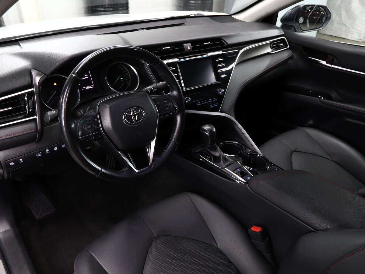 Toyota Camry с пробегом — 2020 год. Фото: #6