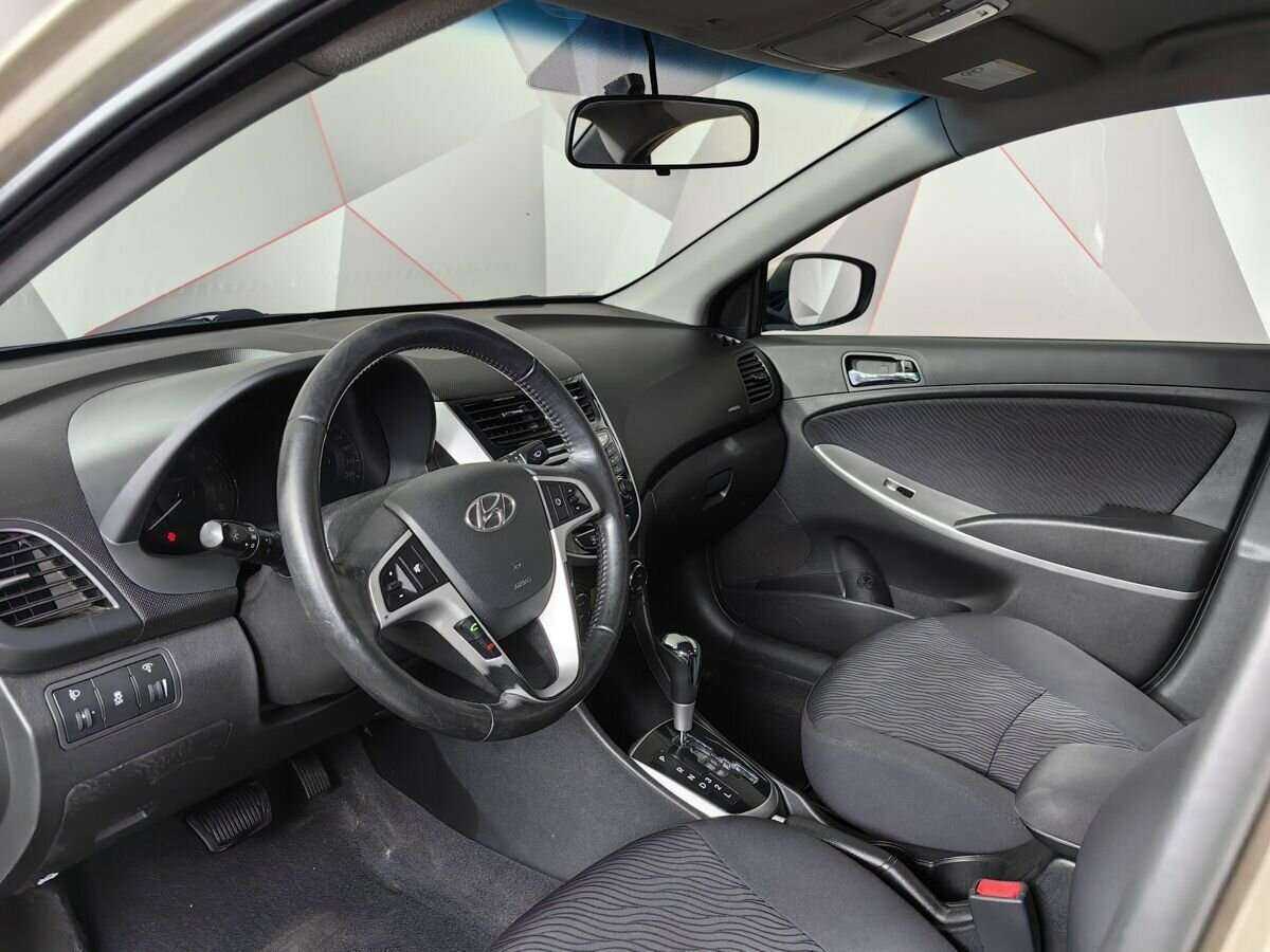 Hyundai Solaris с пробегом — 2011 год. Фото: #13