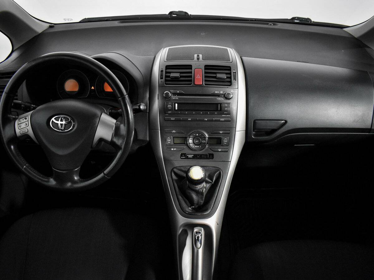Toyota Auris с пробегом — 2008 год. Фото: #11