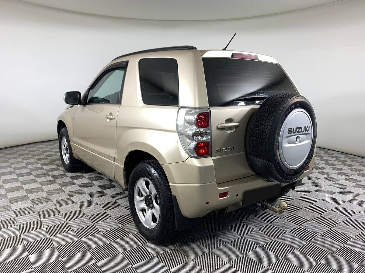 Suzuki Grand Vitara с пробегом — 2010 год. Фото: #6