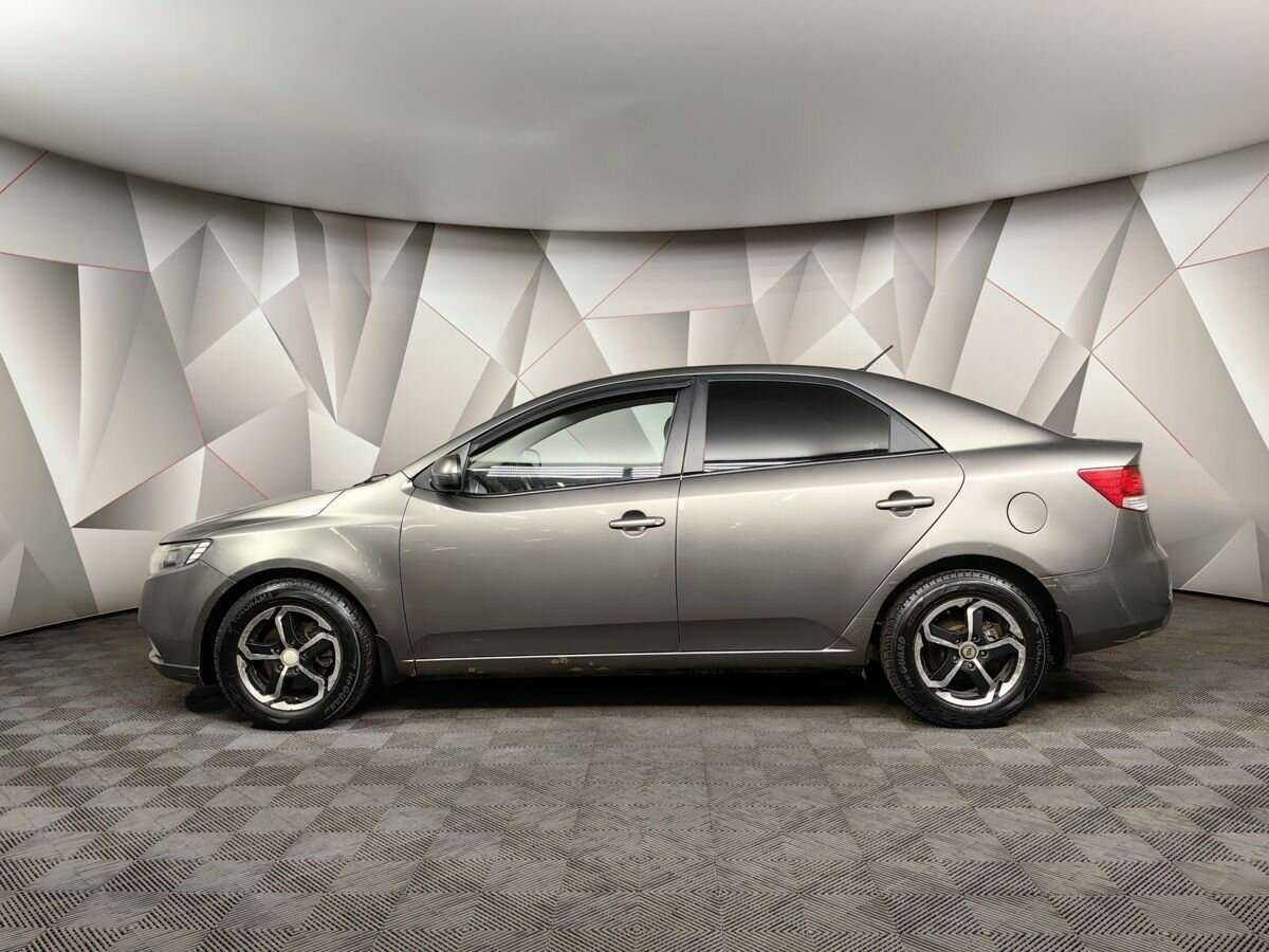Kia Cerato с пробегом — 2010 год. Фото: #4