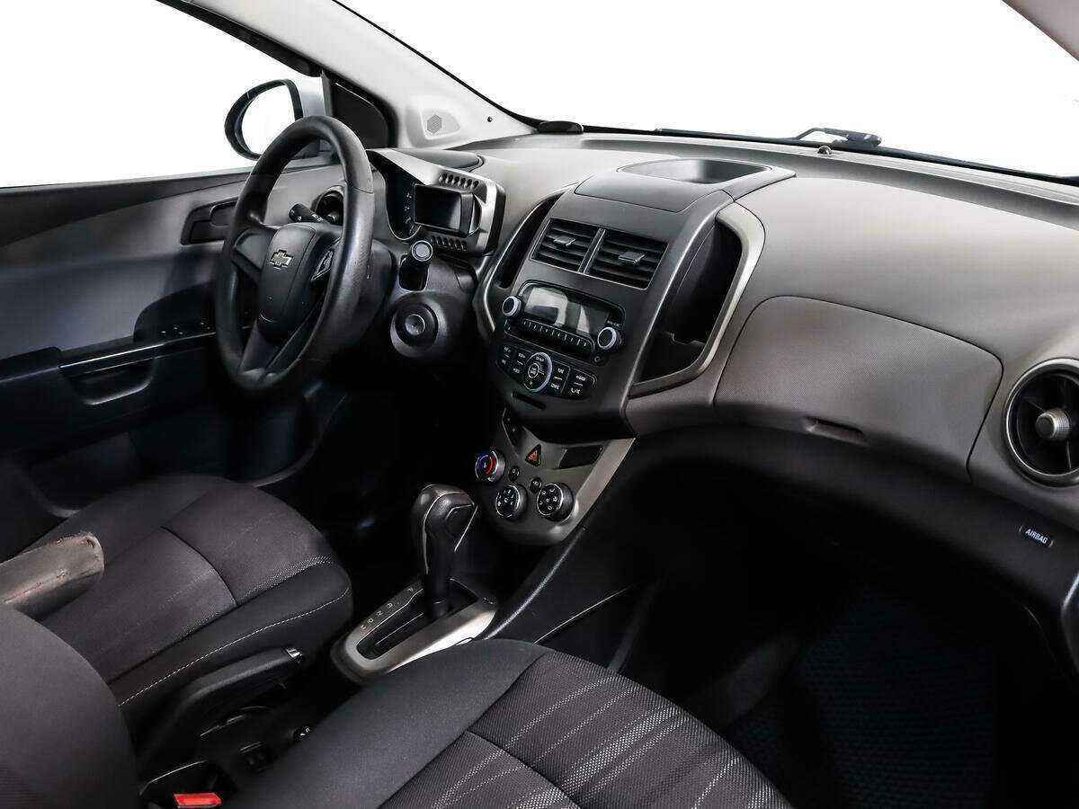 Chevrolet Aveo с пробегом — 2013 год. Фото: #10