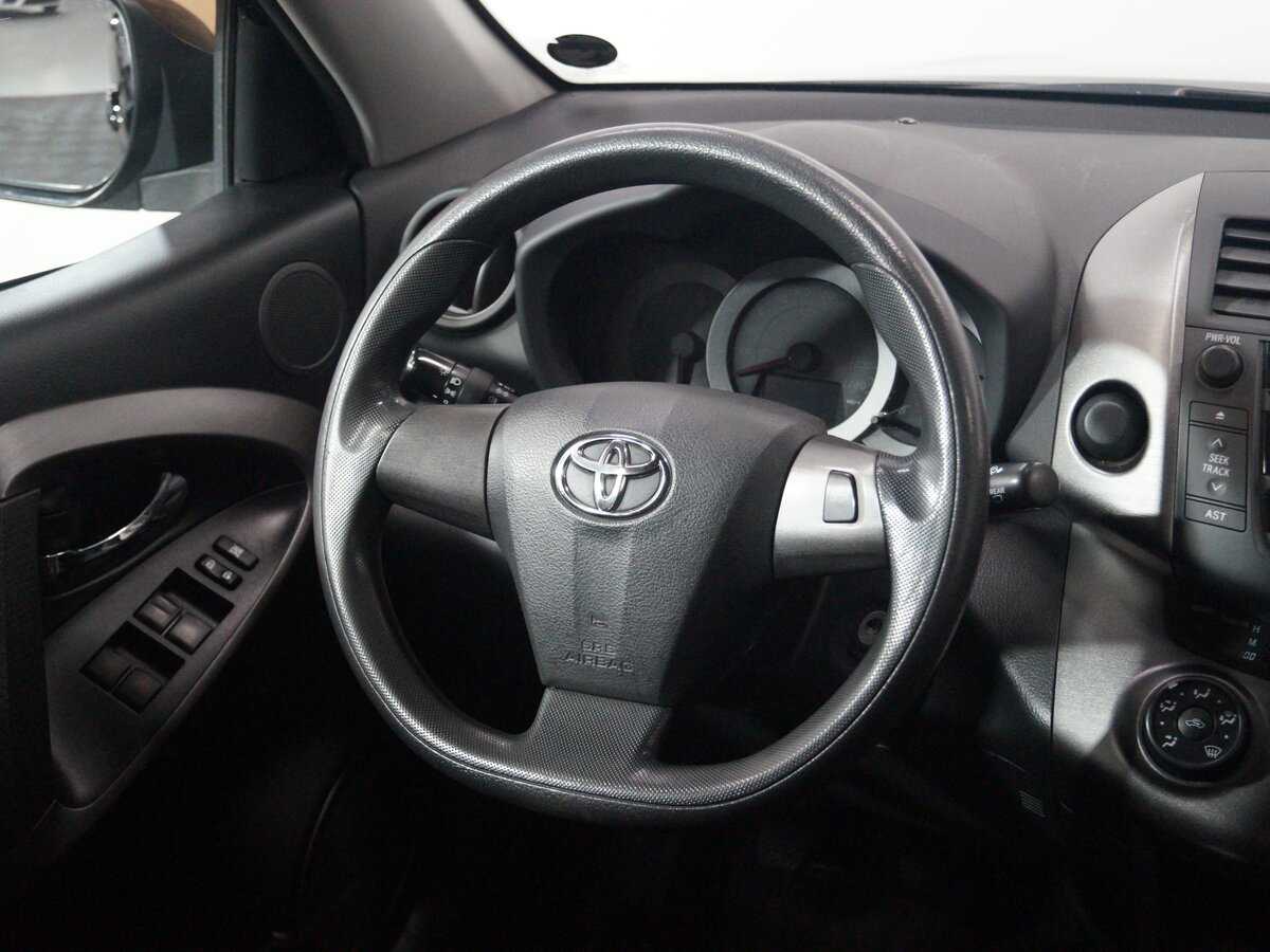 Toyota RAV4 с пробегом — 2011 год. Фото: #7