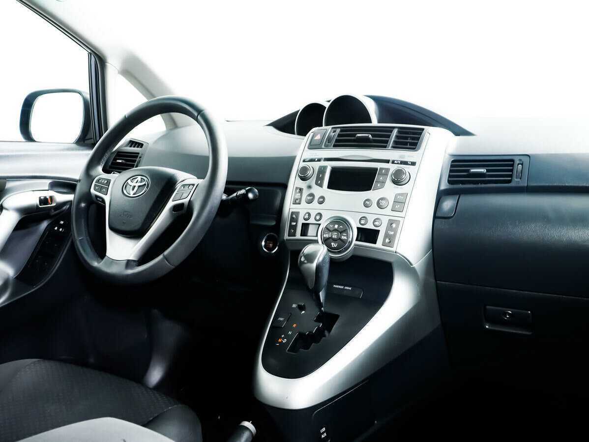 Toyota Verso с пробегом — 2010 год. Фото: #8