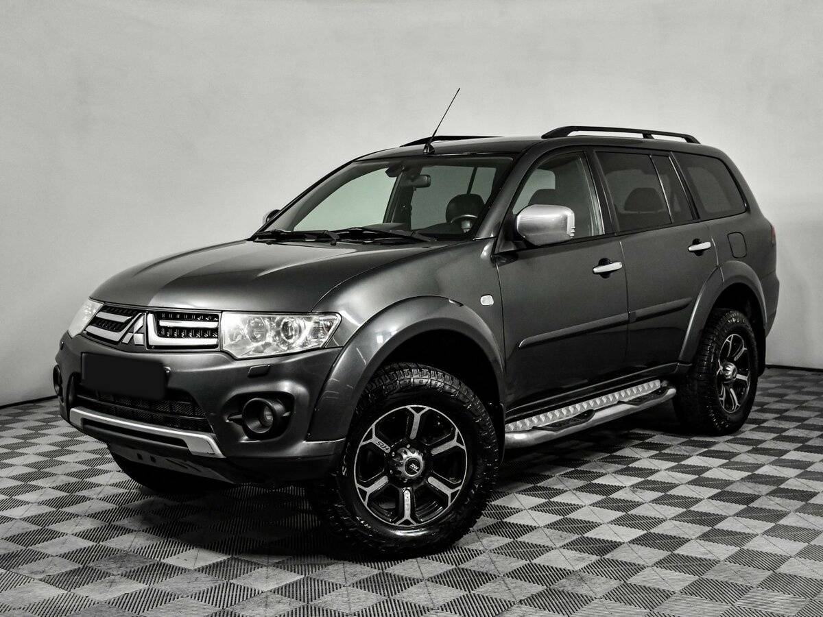 Mitsubishi Pajero Sport с пробегом — 2013 год. Фото: #0