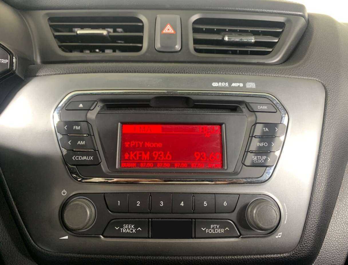 Kia Rio с пробегом — 2012 год. Фото: #11