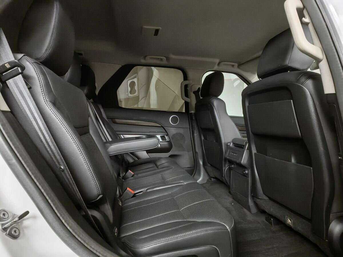 Land Rover Discovery с пробегом — 2018 год. Фото: #11