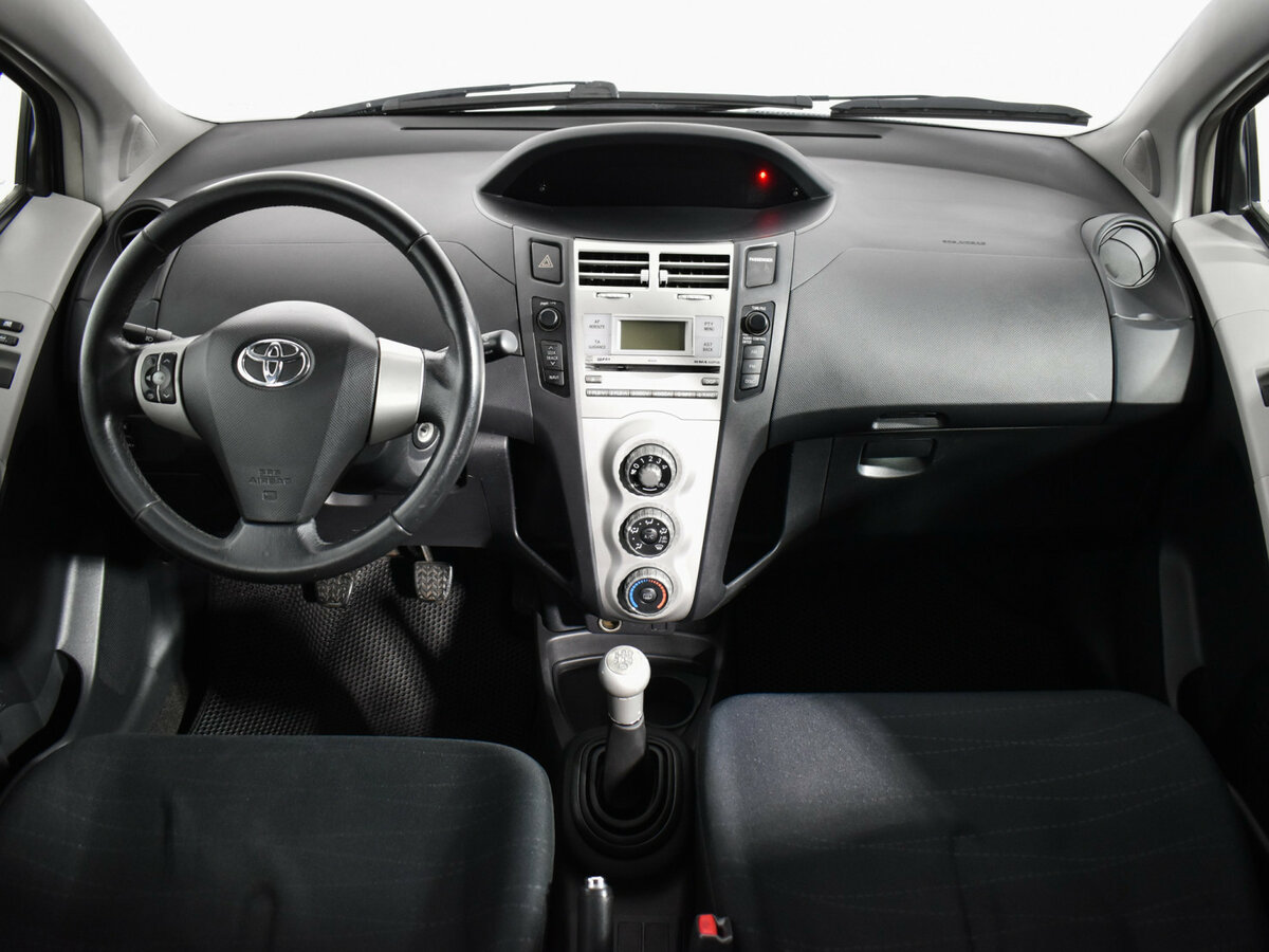 Toyota Yaris с пробегом — 2008 год. Фото: #12