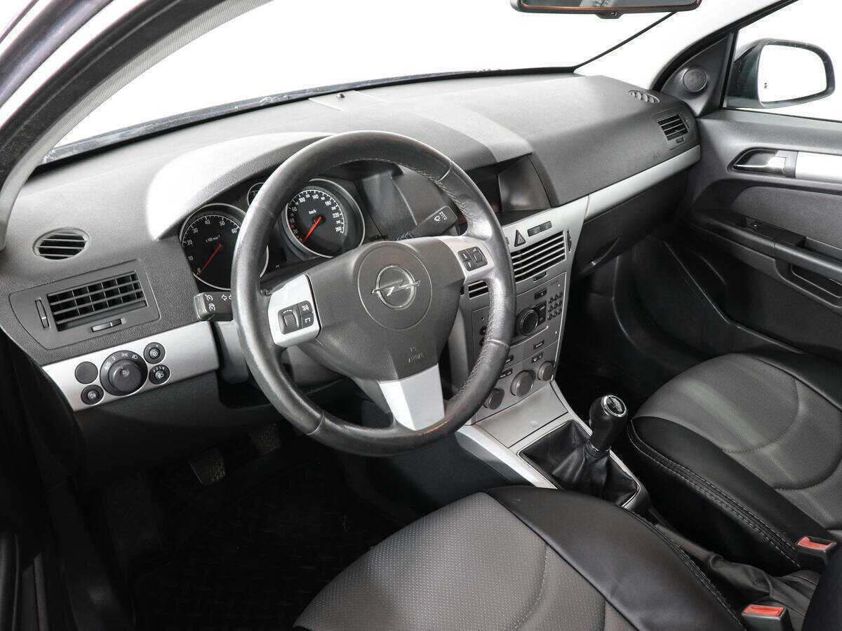 Opel Astra с пробегом — 2011 год. Фото: #5