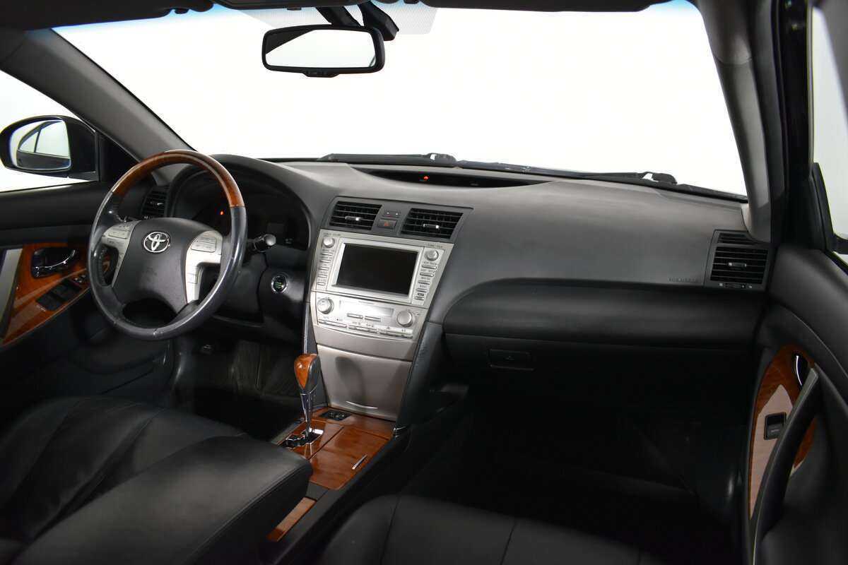 Toyota Camry с пробегом — 2010 год. Фото: #9