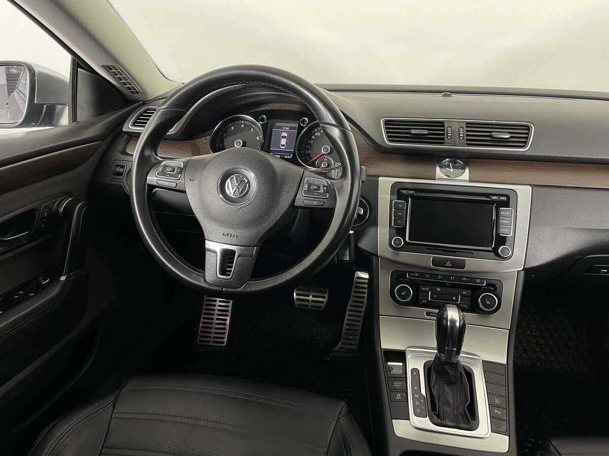 Volkswagen Passat CC с пробегом — 2011 год. Фото: #10