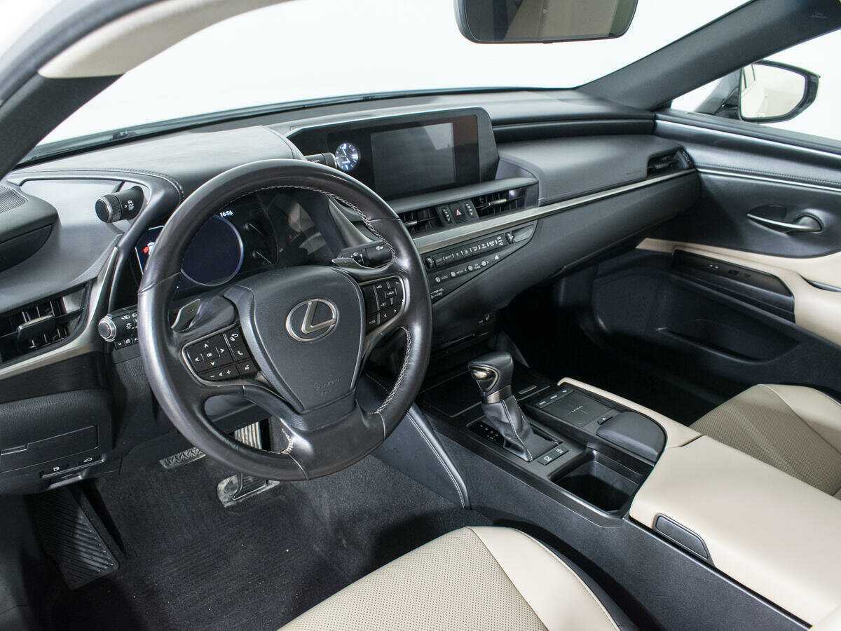 Lexus ES с пробегом — 2019 год. Фото: #12