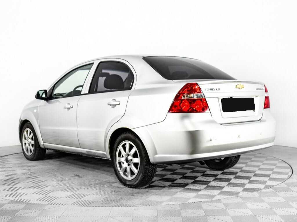 Chevrolet Aveo с пробегом — 2010 год. Фото: #6