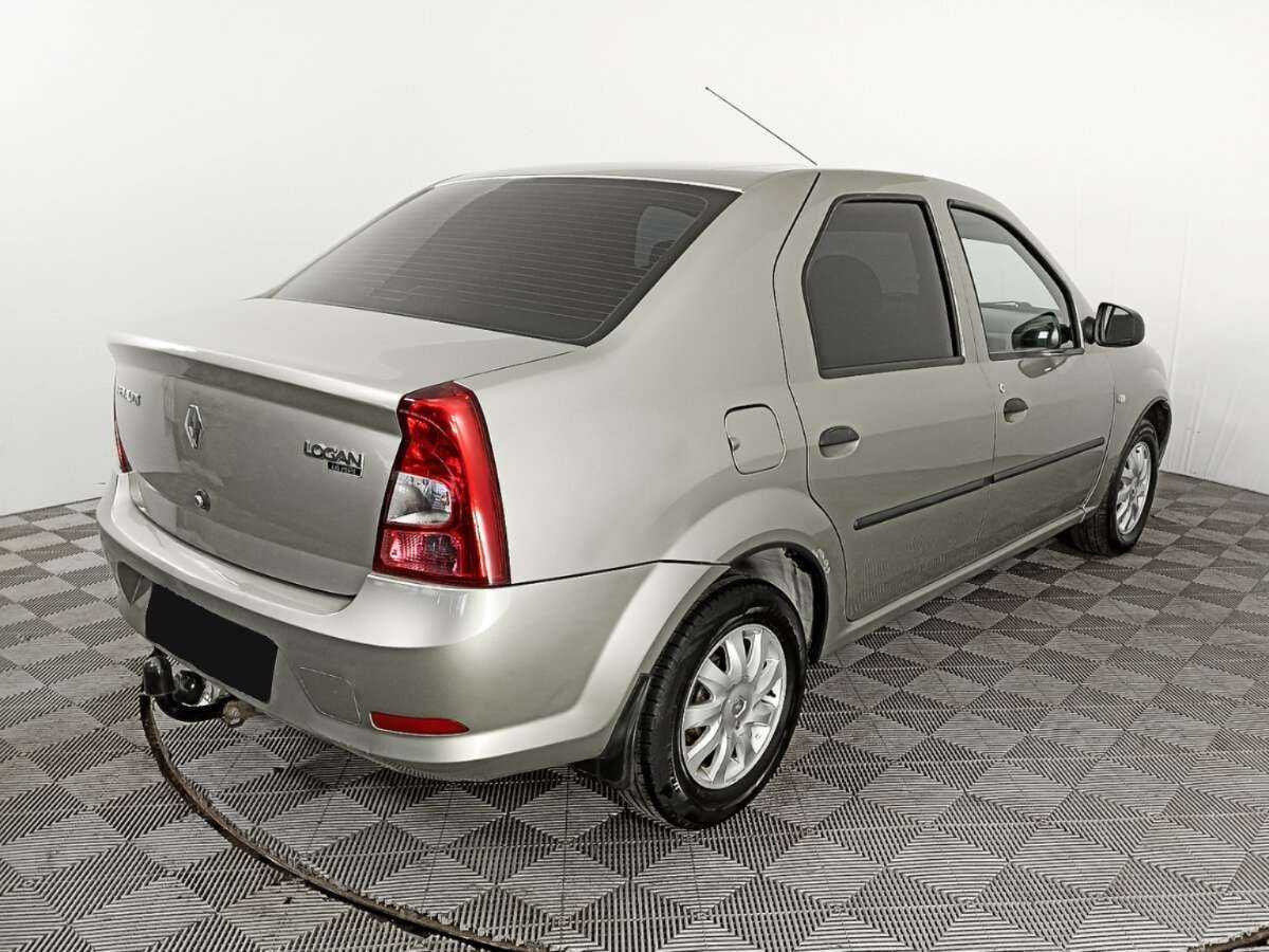 Renault Logan с пробегом — 2011 год. Фото: #4