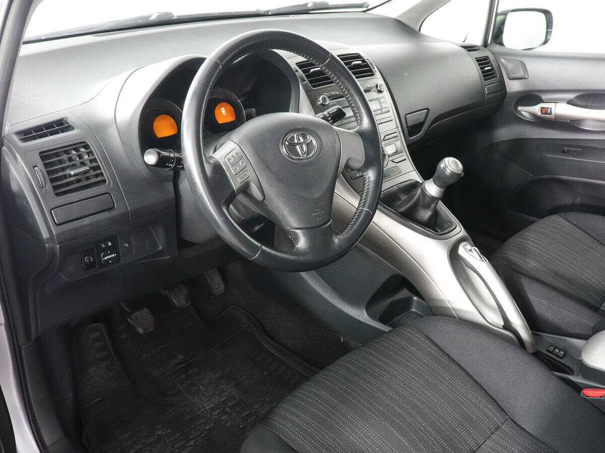 Toyota Auris с пробегом — 2007 год. Фото: #8
