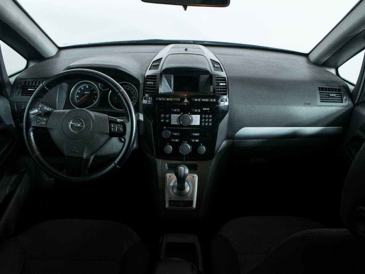 Opel Zafira с пробегом — 2011 год. Фото: #11
