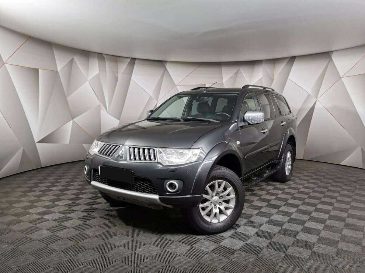Mitsubishi Pajero Sport с пробегом — 2011 год. Фото: #0