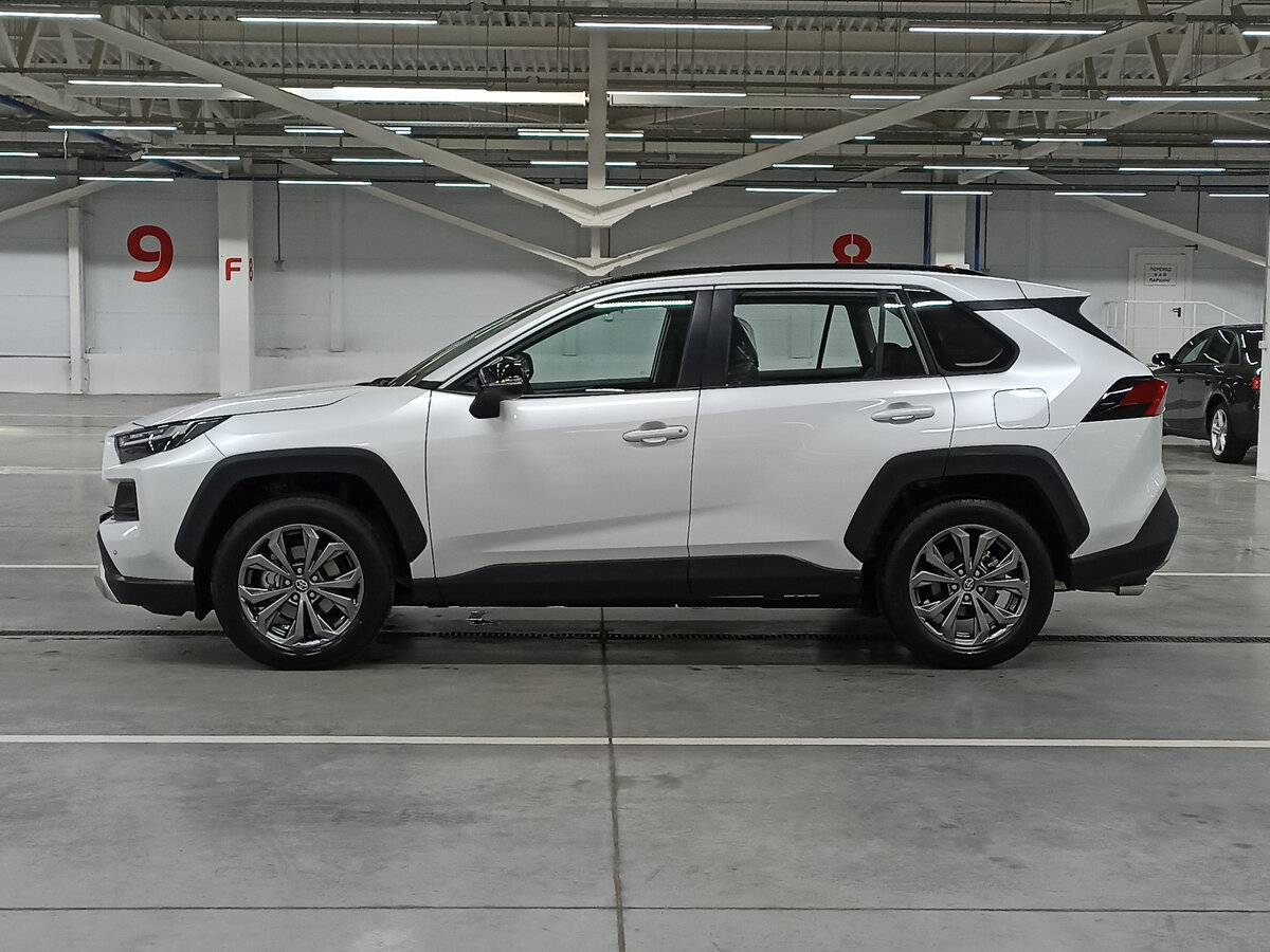 Toyota RAV4 с пробегом — 2024 год. Фото: #7