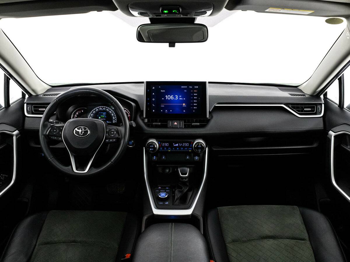 Toyota RAV4 с пробегом — 2022 год. Фото: #9