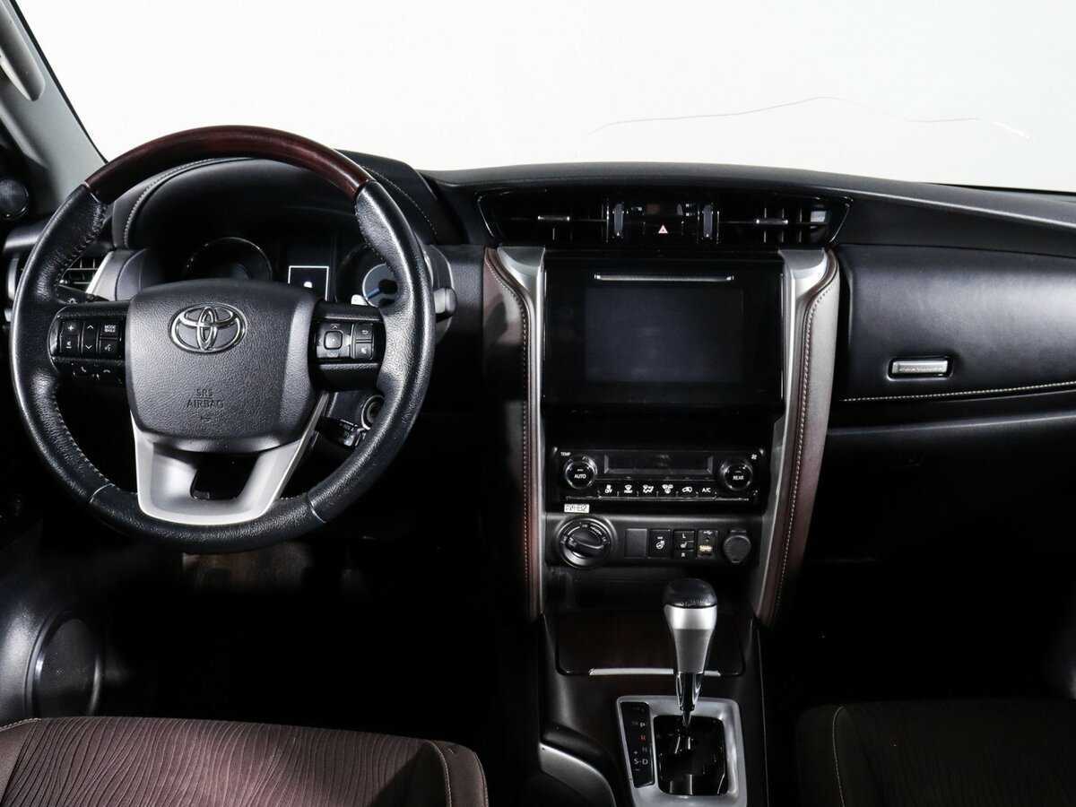 Toyota Fortuner с пробегом — 2019 год. Фото: #8