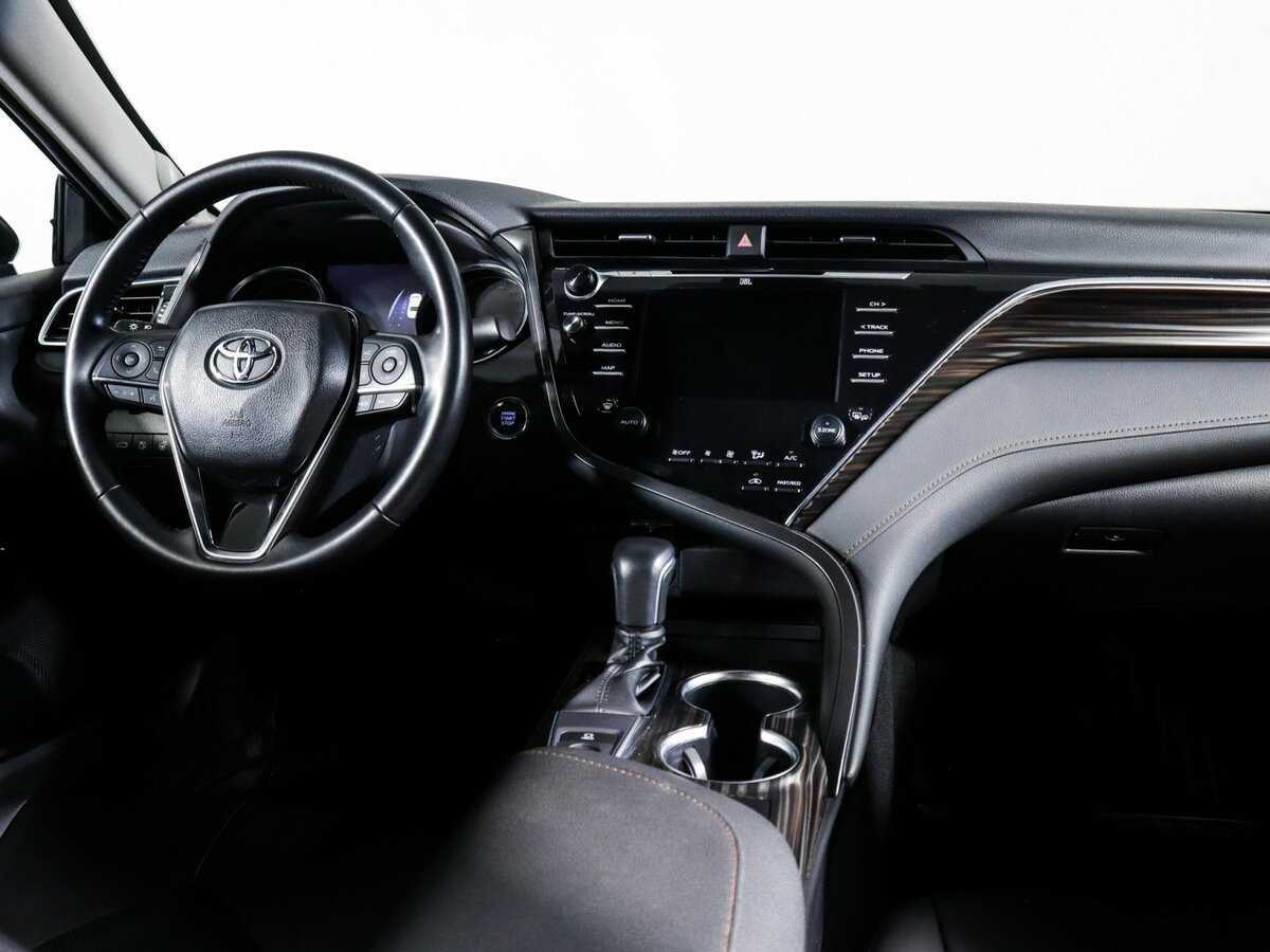 Toyota Camry с пробегом — 2018 год. Фото: #8