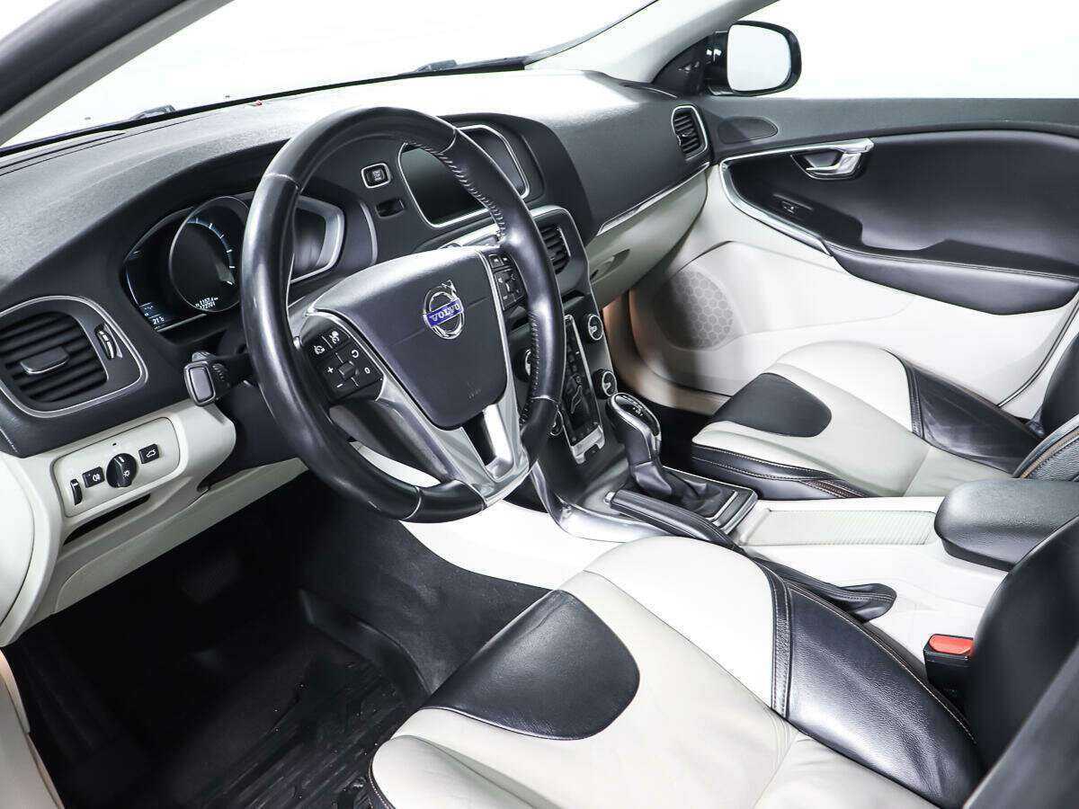 Volvo V40 Cross Country с пробегом — 2013 год. Фото: #12