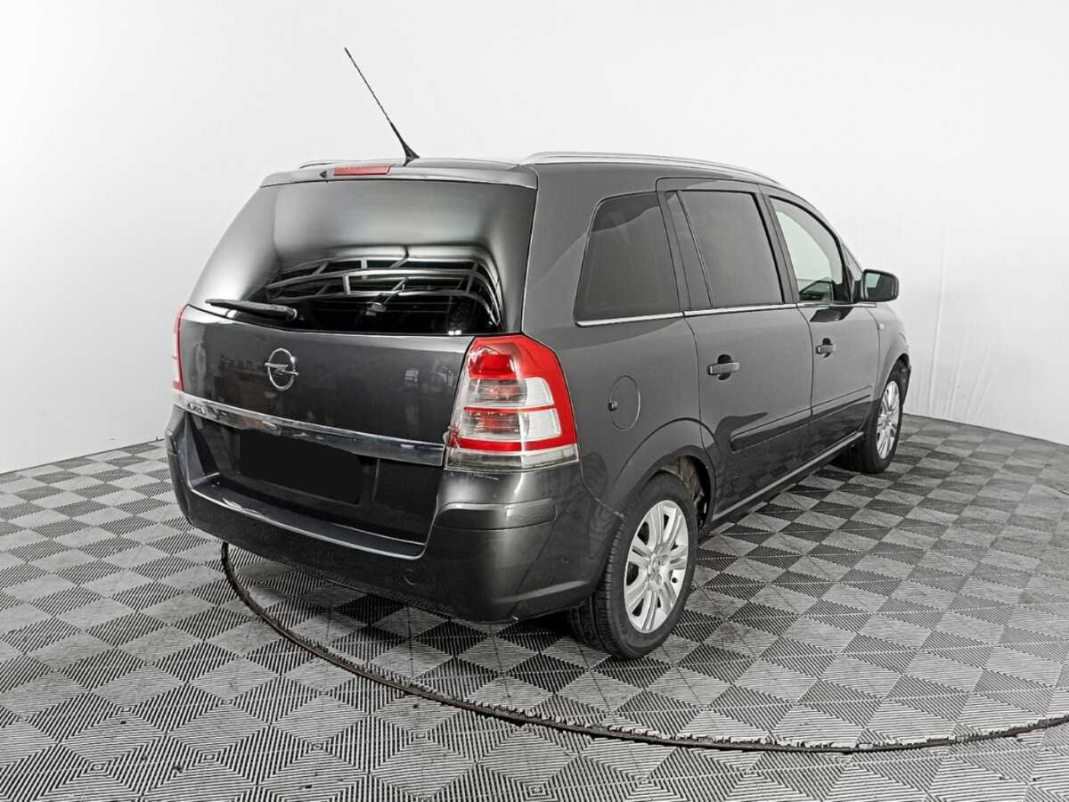 Opel Zafira с пробегом — 2011 год. Фото: #3