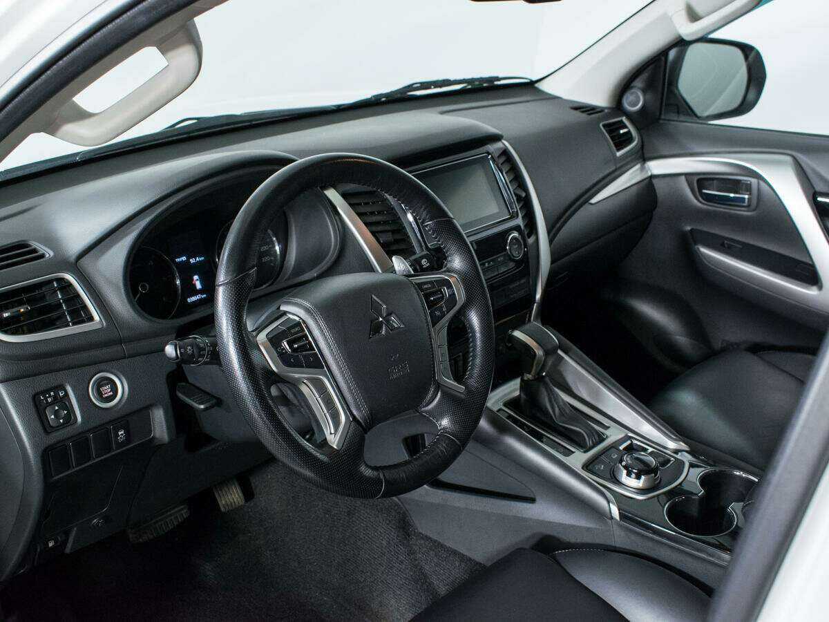 Mitsubishi Pajero Sport с пробегом — 2018 год. Фото: #11