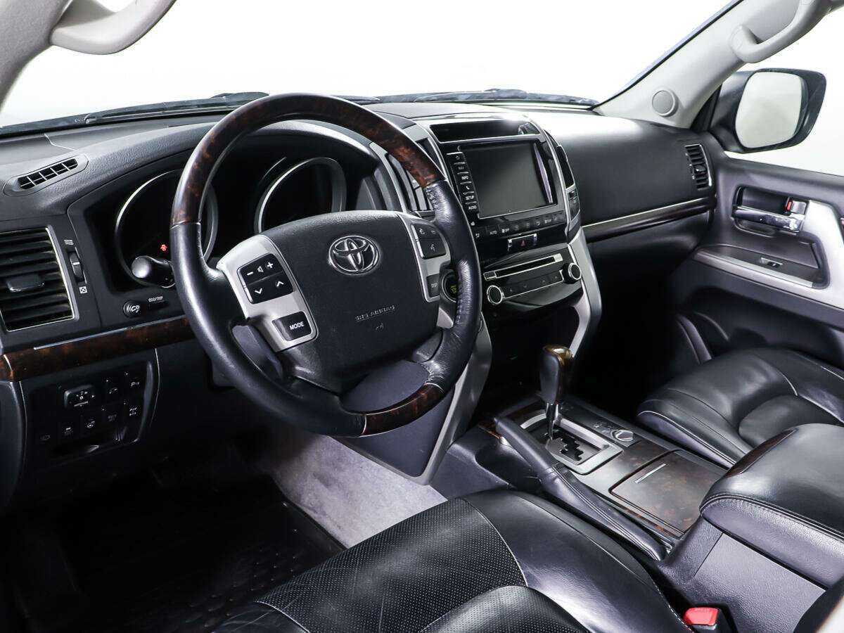 Toyota Land Cruiser с пробегом — 2012 год. Фото: #13