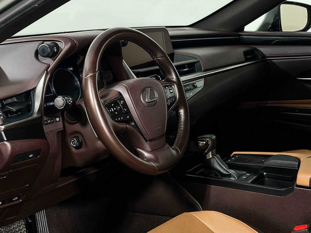 Lexus ES с пробегом — 2021 год. Фото: #12