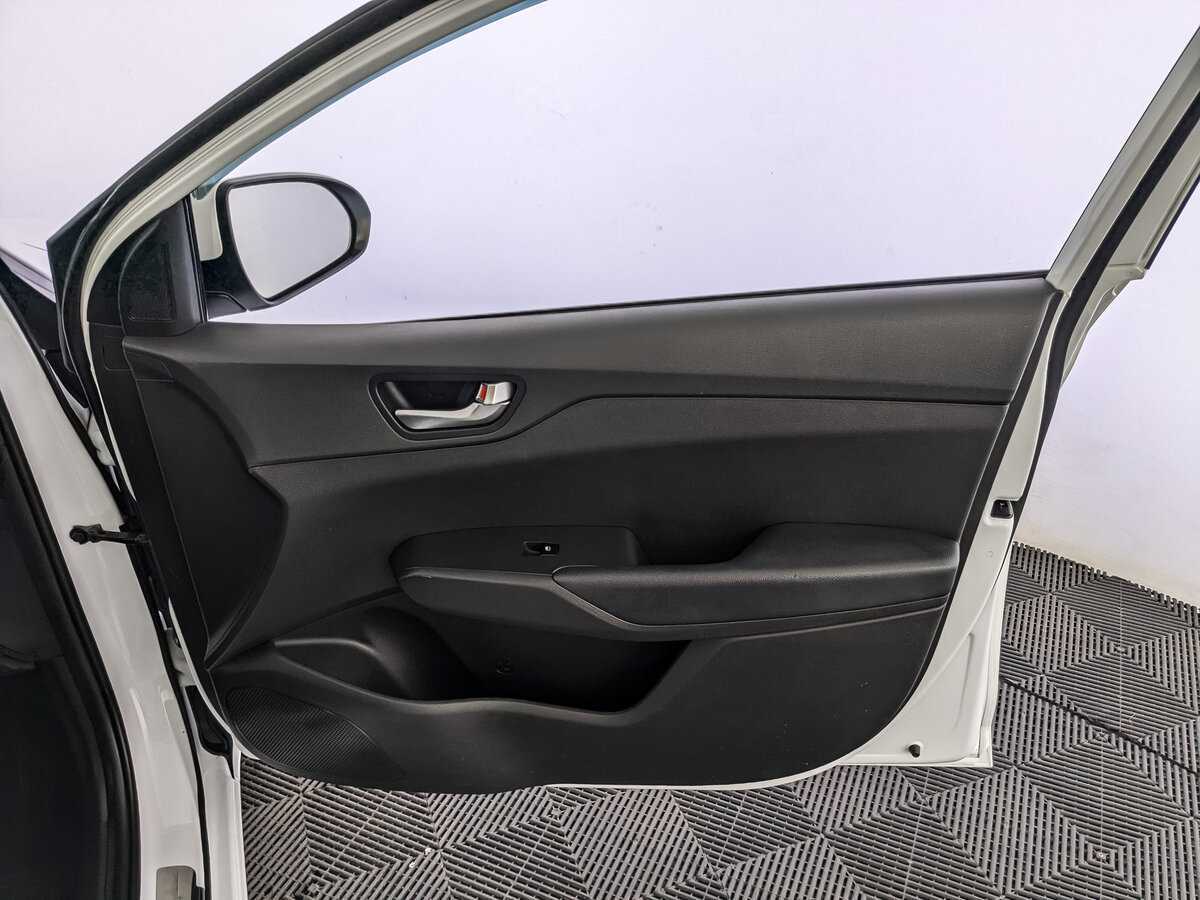 Hyundai Solaris с пробегом — 2020 год. Фото: #20