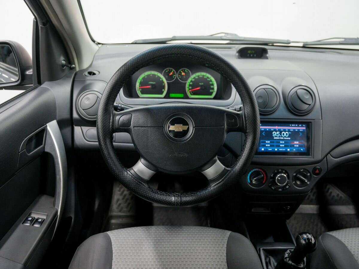 Chevrolet Aveo с пробегом — 2010 год. Фото: #10