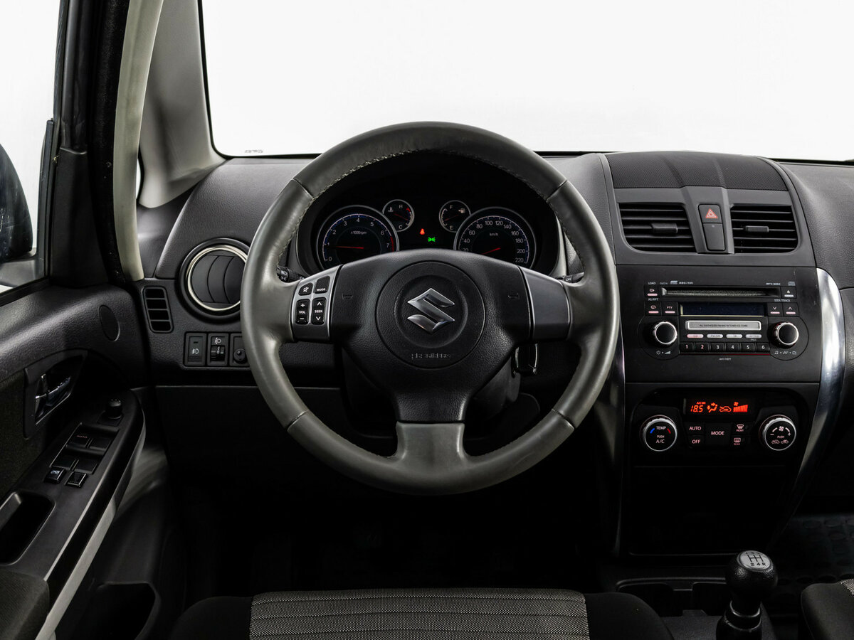 Suzuki SX4 с пробегом — 2010 год. Фото: #10