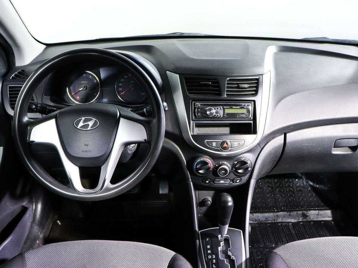 Hyundai Solaris с пробегом — 2011 год. Фото: #9